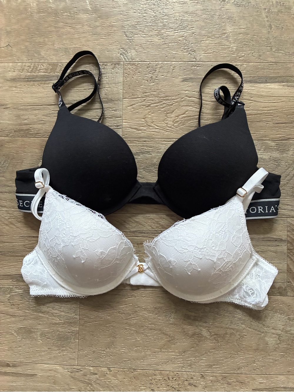 Victoria Secret 2 Push Up Bombshell Bras Lace Logo T Shirt Plunge